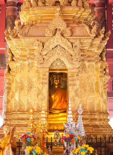 Statue d'un Bouddha assis — Photo