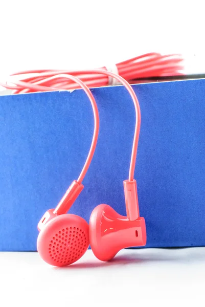 Auriculares con cable rojo — Foto de Stock