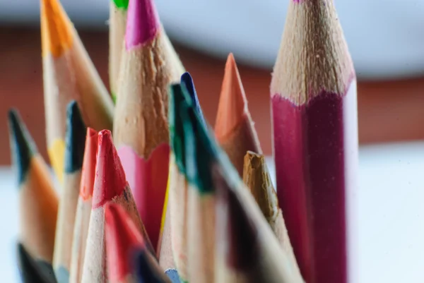 Farbstift in Reihe — Stockfoto