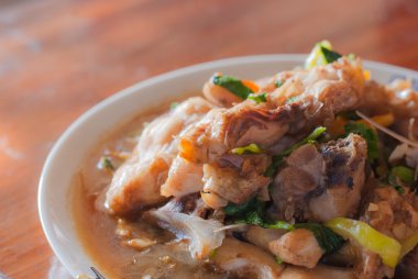 Baharatlı sos orfoz balığı