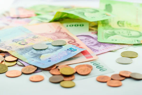 Thajské peníze bankovky a mince — Stock fotografie