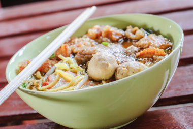 tavuk şehriye çorbası