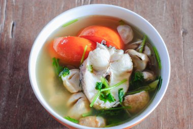 Tom yum çorba, Balık