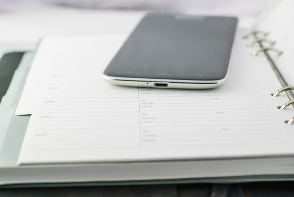 Fournitures de bureau avec téléphone — Photo