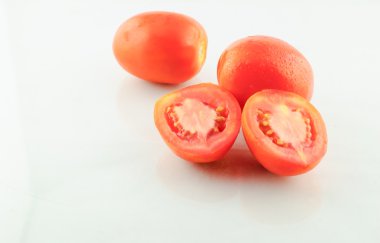 Taze olgun domatesler