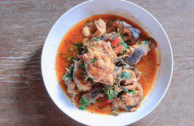 Santed yemek balık biber yapıştır ile