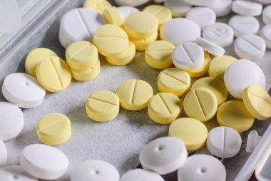  Beyaz ve sarı tıp tablet yuvarlak