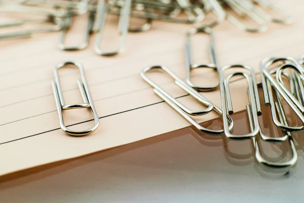 Paper clip and pink paper — Stock Photo, Image