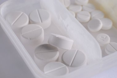 Beyaz tıp tablet yuvarlak yığını