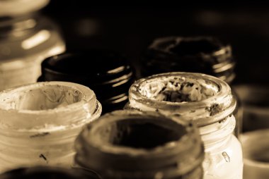 Su renk ve eski şişe