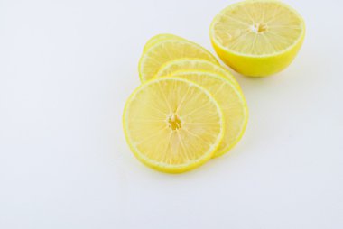 taze limon izole