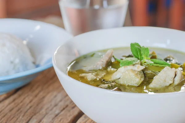 Wieprzowina pikantne zielone curry — Zdjęcie stockowe