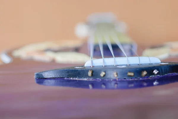 Antigua guitarra acústica — Foto de Stock