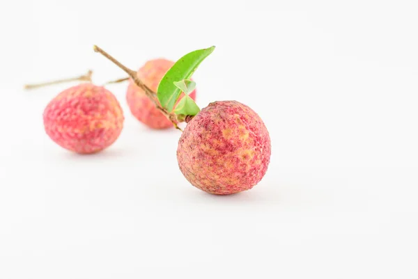 Röd Litchi frukt isolerade — Stockfoto