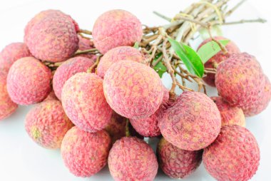 İzole kırmızı Çin meyve