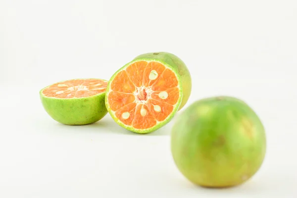 Una naranja aislada —  Fotos de Stock