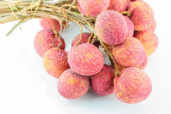 Red Litchi vruchten geïsoleerd — Stockfoto