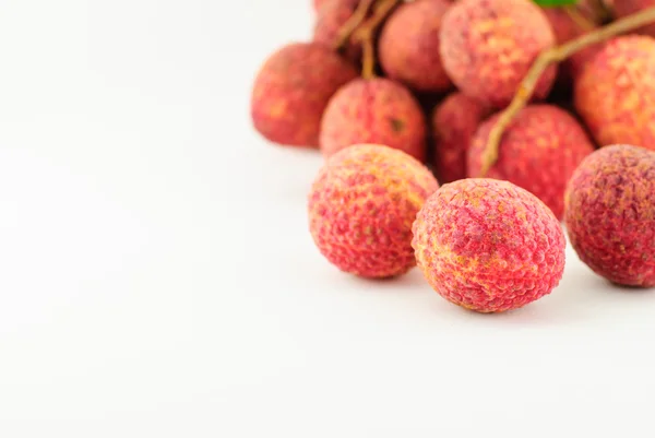 Röd Litchi frukt isolerade — Stockfoto