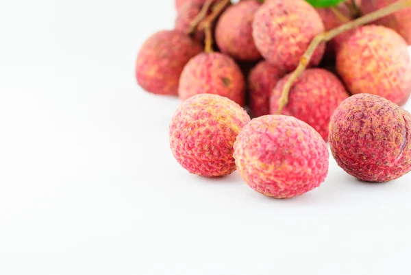 Röd Litchi frukt isolerade — Stockfoto