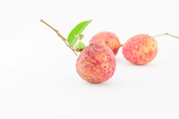 Röd Litchi frukt isolerade — Stockfoto