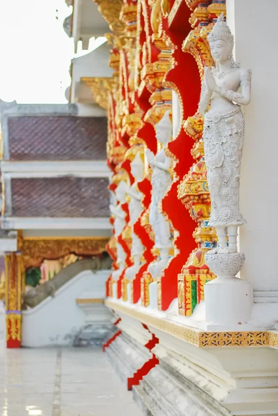 Engel Statue thailändischer Tempel — Stockfoto