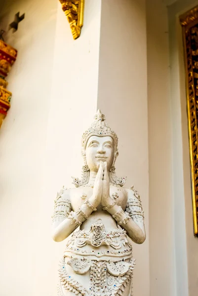 Estatua de ángeles templo tailandés —  Fotos de Stock