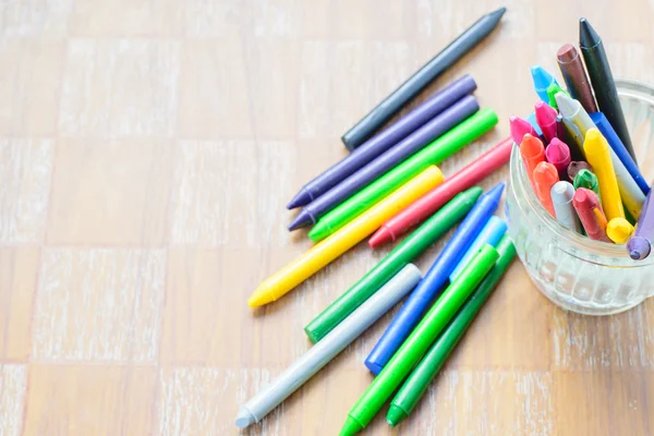 Lápices de colores viejos para pintar — Foto de Stock