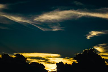 Güzel renkli günbatımı gökyüzü