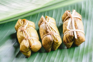 yeşil muz yaprağı haşlanmış pirinç