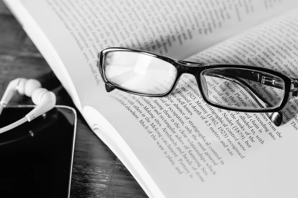Dioptrické brýle a knihy — Stock fotografie