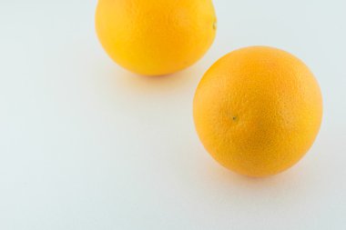 Portakal meyvesi izole