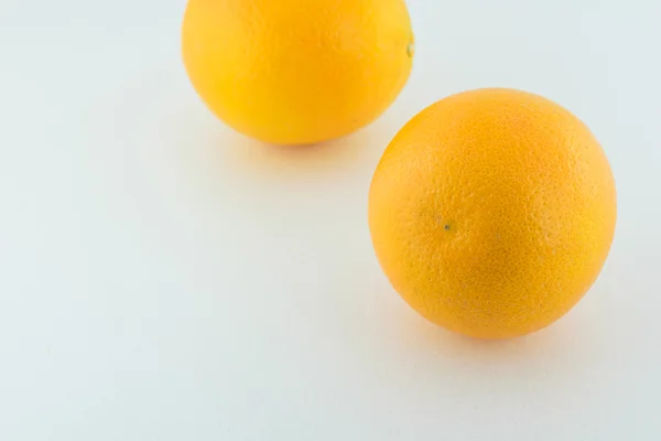 고립된 오렌지 열매 — 스톡 사진