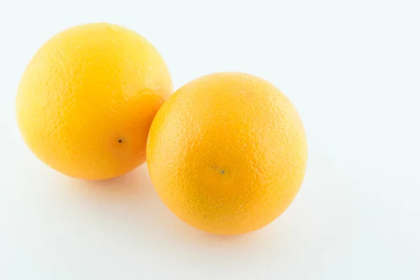 Orangenfrucht isoliert — Stockfoto