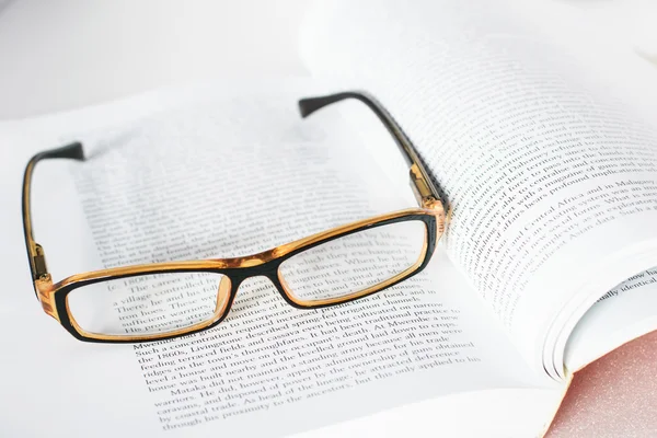 Eyeglass on book — Stock Photo, Image