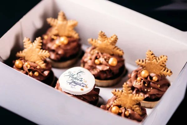 Pastelitos Chocolate Con Galletas Forma Estrella Una Caja Blanca Humor — Foto de Stock