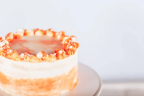 Schöner Karottenkuchen Auf Einem Ständer Süßigkeiten Für Jeden Anlass Geburtstag — Stockfoto