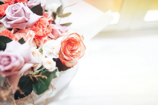 Hermoso Ramo Grande Flores Mezcla Sobre Fondo Claro Regalo Para — Foto de Stock