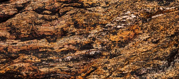 Turuncu tonlu katmanlı tortulu kaya yüzeyine yakın çekim. Yüksek kalite fotoğraf