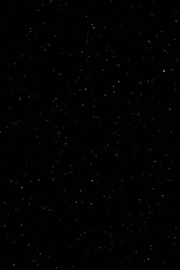 Siyah zemin üzerinde yoğun kar örtüsü, yoğun kar tanecikleri. Yüksek kalite fotoğraf