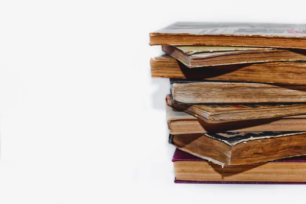 Beyaz arkaplan üzerine kitaplar