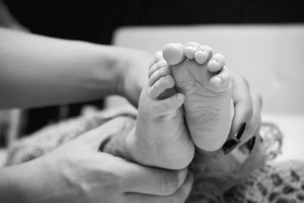 Baby kleine benen — Stockfoto