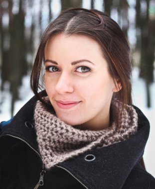 Doğada kış kadını