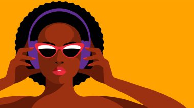 Kulaklıkla müzik dinleyen güzel bir kadın. Müzik aşığı favori müzik listesini ya da ses sohbetini dinliyor. Sarı arka planda kadın avatarı. Modern vektör illüstrasyonu 
