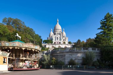 Paris, Fransa - 21 Eylül 2020: The Basilica of the Sacred Heart of Paris, Roma Katolik Kilisesi ve İsa 'nın Kutsal Kalbi' ne adanmış küçük bir bazilika..