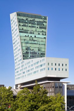 Lille, Fransa - 22 Haziran 2020: Lille Kulesi (Fransızca: Tour de Lille) Euralille iş bölgesinde bulunan bir ofis kulesidir..