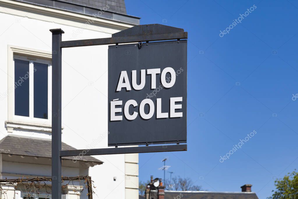Outdoor sign with written in it in French 
