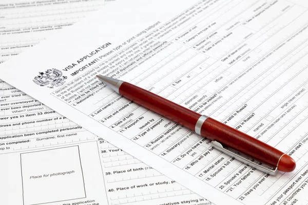 Rus vize başvuru formunun tepesindeki tükenmez kalem..