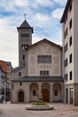 Les Escaldes, Andorra (26 Kasım 2019 - San Pedro Martir Kilisesi), Carmen Thyssen Müzesi yakınlarında bulunan bir kilisedir. Andorra Kültür Mirası 'na kayıtlı bir miras..