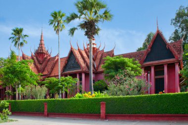 Phnom Penh, Kamboçya - 16 Temmuz 2006: Kamboçya Ulusal Müzesi Kamboçya 'nın en büyük kültür tarihi müzesidir ve ülkenin önde gelen tarihi ve arkeoloji müzesidir..