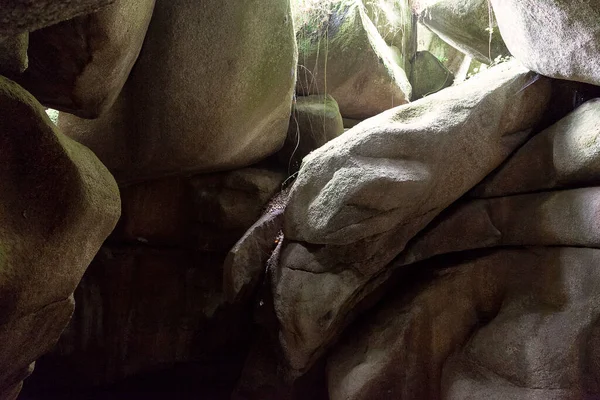 Słynna Grotte Diable Jaskinia Diabła Lesie Huelgoat Bretanii Nawiązuje Dziury — Zdjęcie stockowe